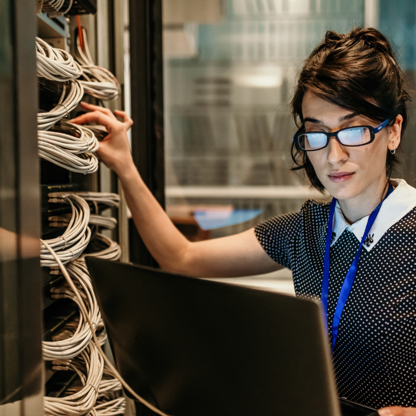 Inwider Technologies network engineer maintaining IT infrastructure for a Dubai business